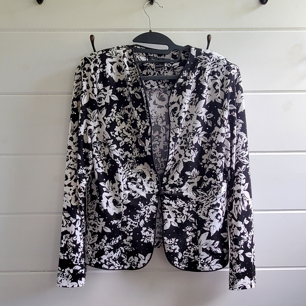 Jessica Howard | Black & White Floral Print Jacket